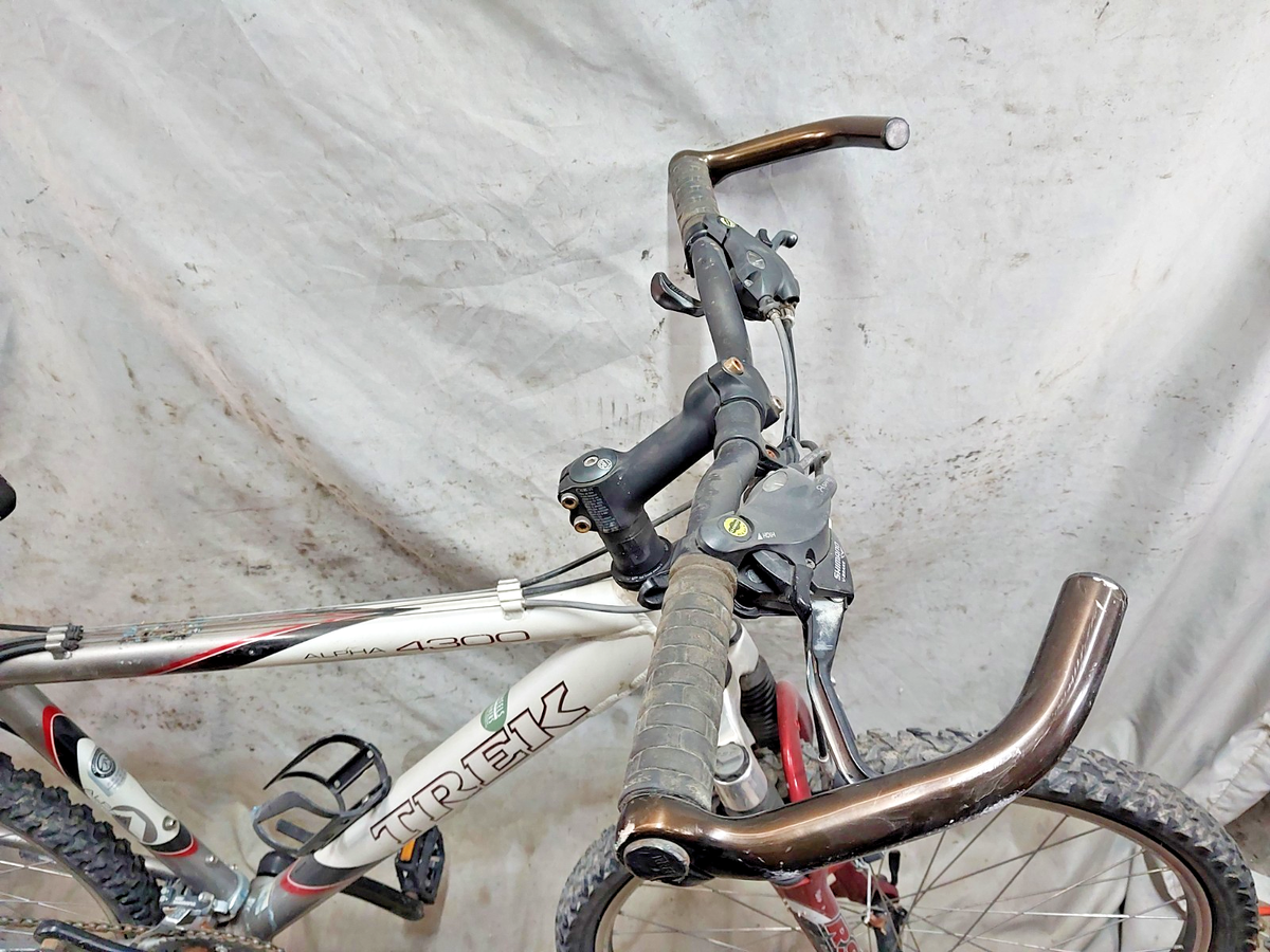 09' Trek 4300 MTB Bike Medium 18