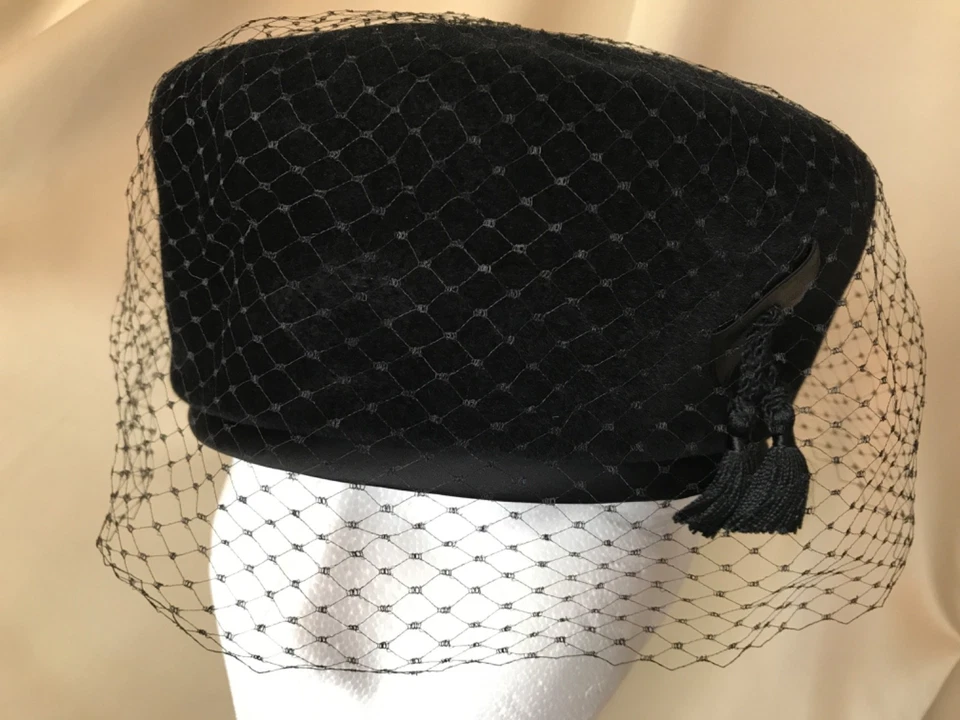 Sombrero de terciopelo negro vintage EVELYN VARON para mujer cubierto por velo y borla Foto 2 de 4