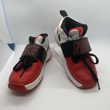 Nike Team Hustle 08 Shoes Youth 12C Red Black Basketball Sneakers 881941-600