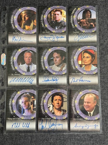 Stargate sg-1 season 8, Rittenhouse – 9 autos, 8 costumes, relic, case topper ++ - Picture 2 of 24