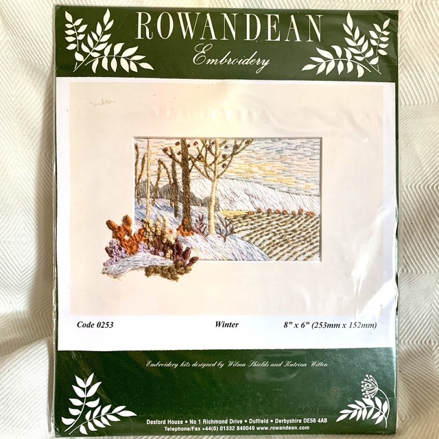 ROWANDEAN of the United Kingdom EMBROIDERY KIT "AQUILEGIA" Perennial
