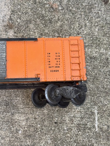Vintage Lionel O Gauge x3464 AT&SF Santa Fe Box Car #63132 con scatola uomo all'interno - Foto 7 di 11
