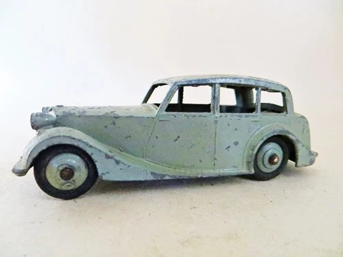 DINKY 40B/151 'TRIUMPH 1800 SALOON' GREY. VINTAGE. COMPLETE. GOOD