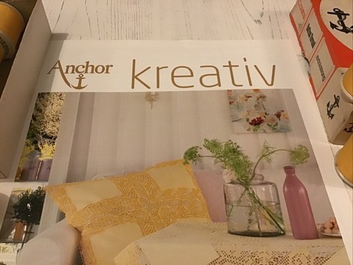 Libretto modello centrini all'uncinetto creativo Anchor. - Foto 2 di 7