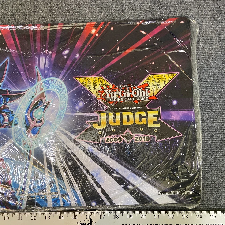 YuGiOh! Alfombra de juego MAGICIAN OF CHAOS JUECES 2009 2019 alfombra de juego 14"x24" promoción sellada Foto 2 de 4