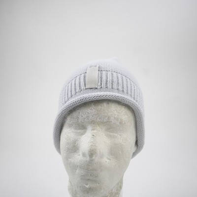  Under Armour Winter Hat Women's Light Gray New with Tags OSFM