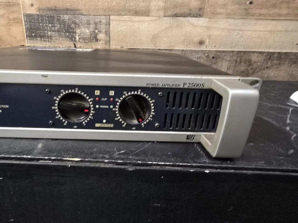 Yamaha P2500S - Two-Channel Power Amplifier - Image 3 of 4