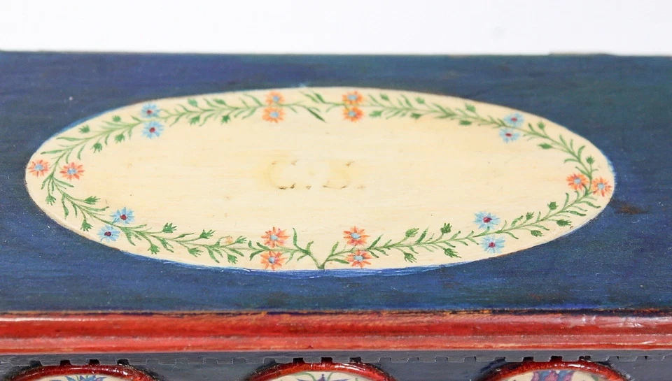 Cofre manta de madera vintage pintado a mano para casa de muñecas miniatura firmado por artista RARO Foto 4 de 4