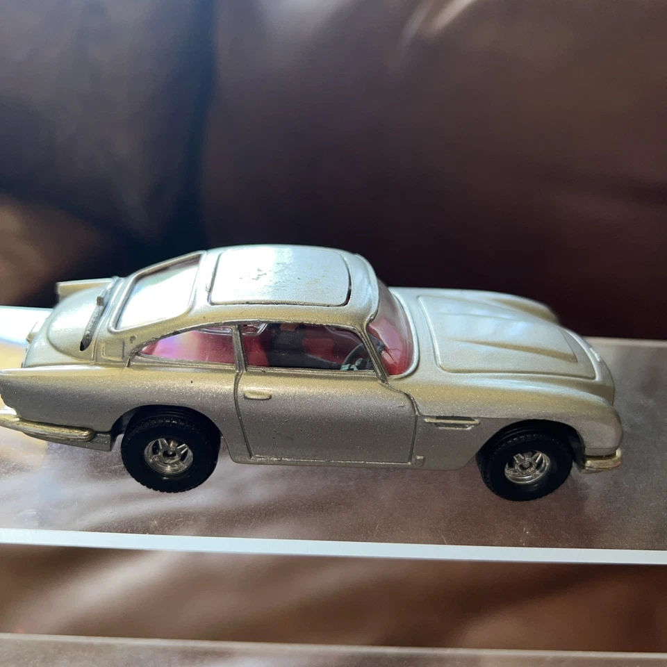 Corgi James Bond 007 Aston Martin DB5 Plateado Hecho en GT Gran Bretaña 1:43 Bonito Raro Foto 3 de 4