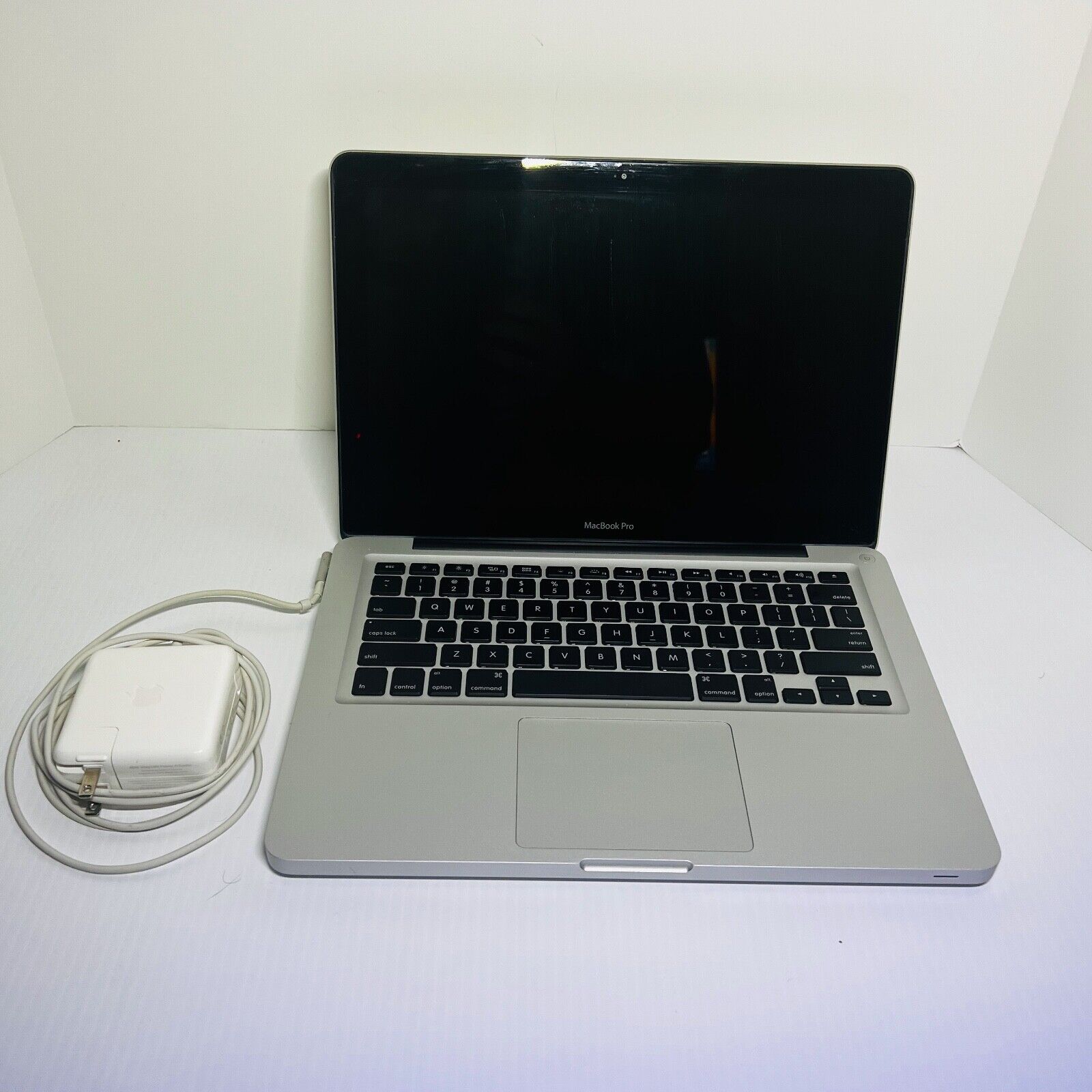 Apple MacBook Pro 13 Inch Late 2011 2.4 GHZ Intel Core i5 4GB RAM 