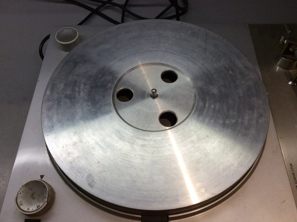 Tocadiscos NEAT Modelo NJ-811 1950 Hecho en Japón Foto 3 de 4