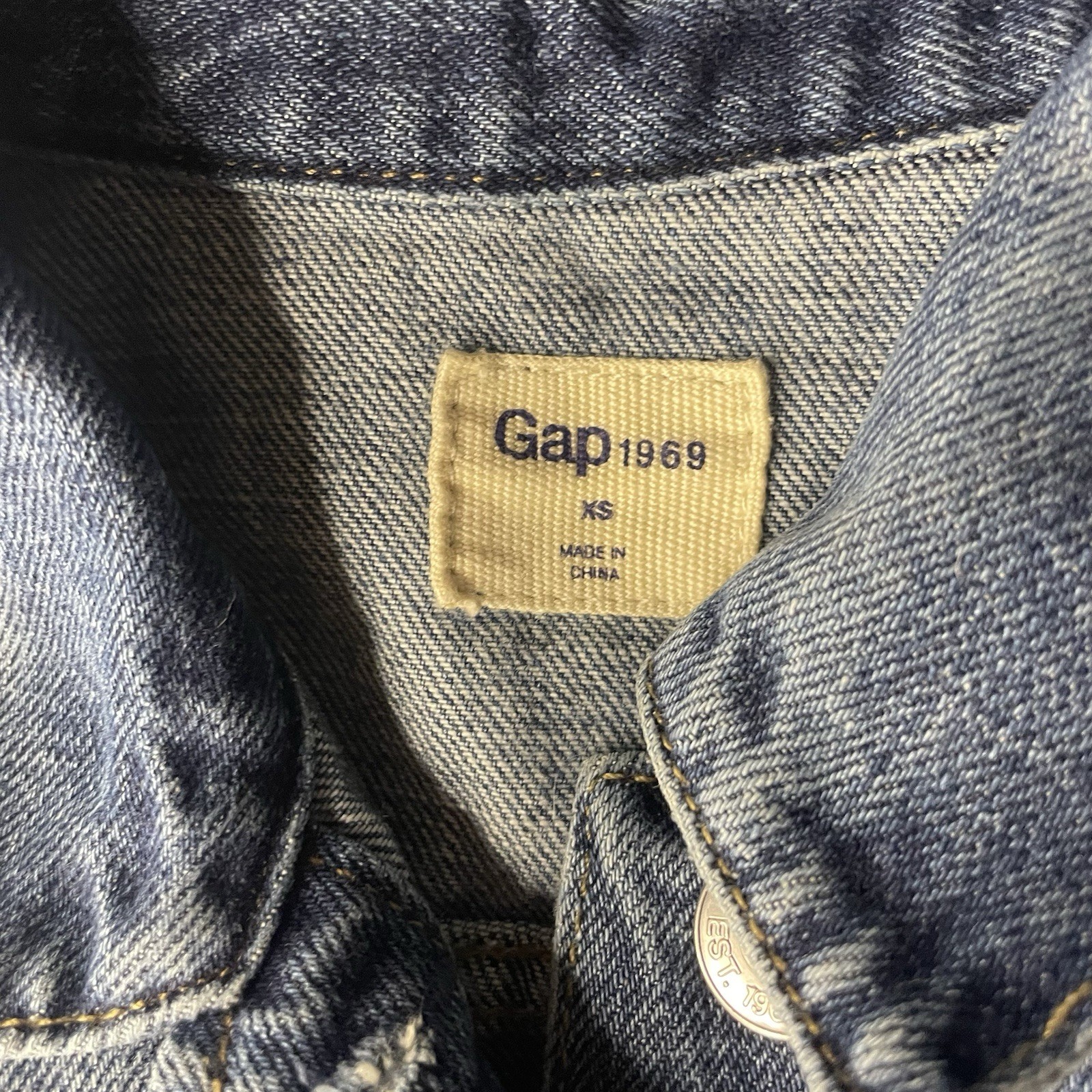 Gap Denim Button Up Jacket with Front Pockets and… - image 5