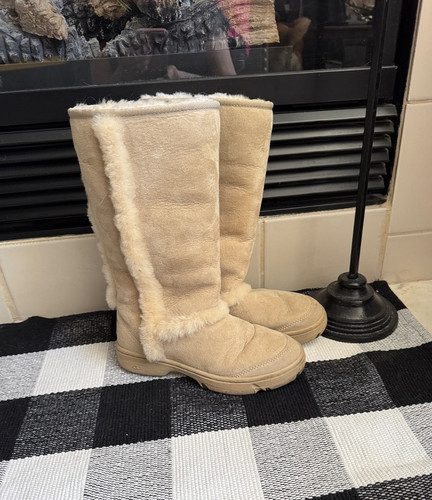 Women’s Uggs Sunburst Exposed Fur Tall Suede Boots sz 6