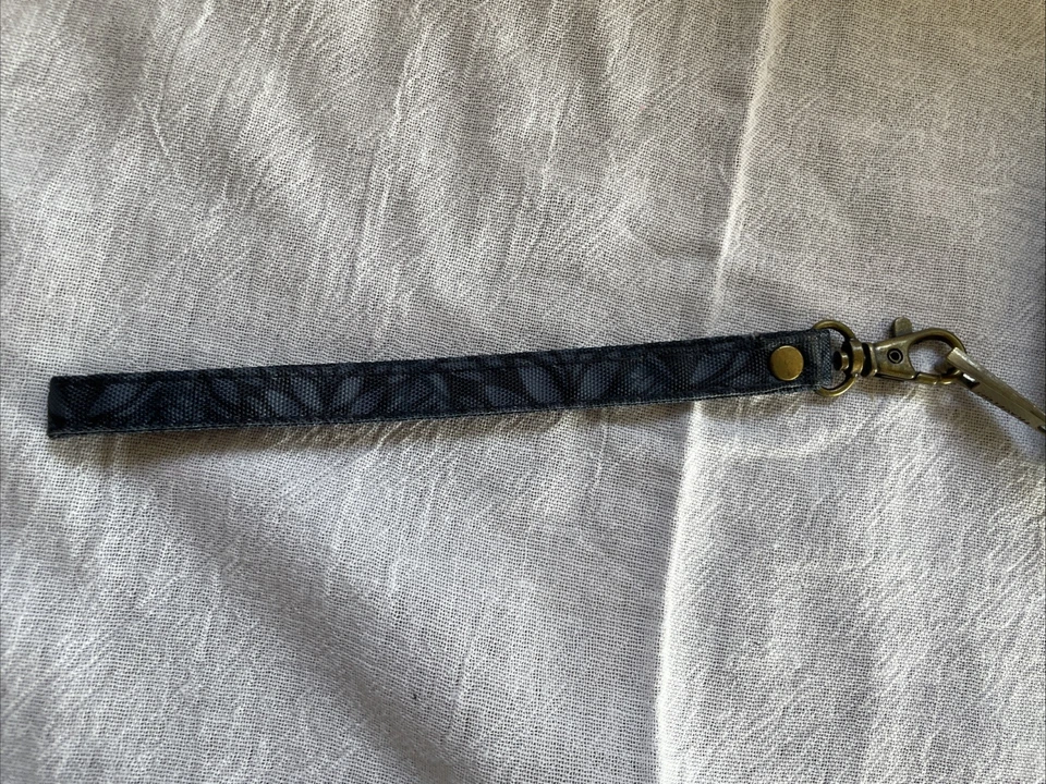 CARTEIRA DE VIAGEM CLUTCH PULSEIRA AZUL MARINHO ESCURO ALÇA COM ZÍPER - Imagem 2 de 4