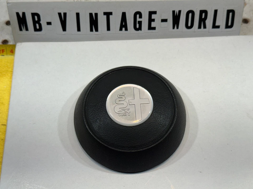 Alfa Romeo 1975-1981 Spider Veloce direção PRETO com logotipo prata fabricante de equipamento original 1 capa - Imagem 3 de 4