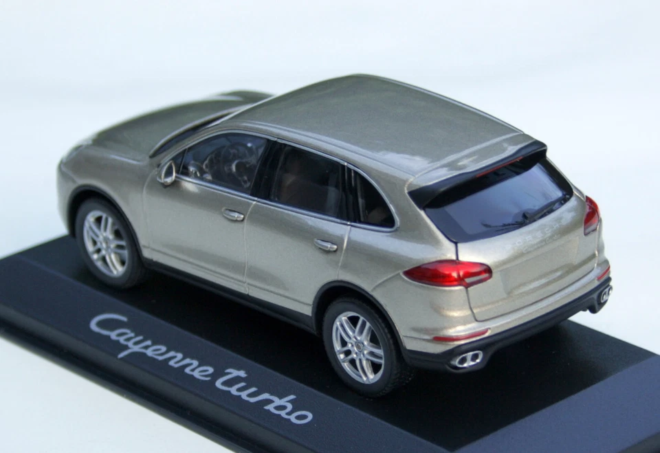 Porsche Cayenne Turbo Typ 92A Bj. 2014-2017, Beige Metallizzato, MINICHAMPS M.1 - Immagine 2 di 4