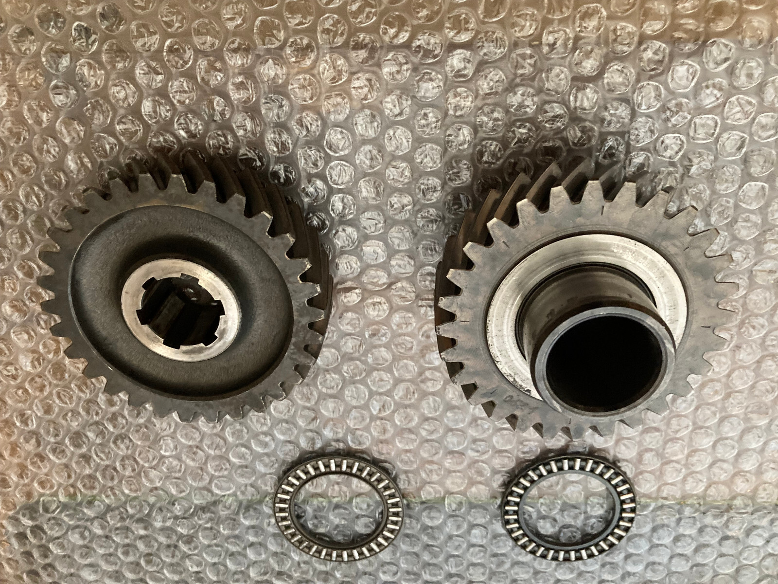 Ferrari 308-Gts-328-  Engine Transaxle Bell Housing Transfer Gear Set_Bearings .
