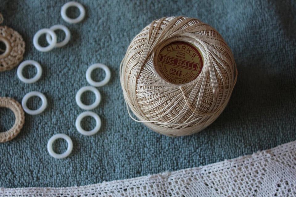 Lote de Rodillo Ventana Sombrilla Tirar Punto Crochet Marfil Beige Blanco & Clarks Big Ball Foto 2 de 4