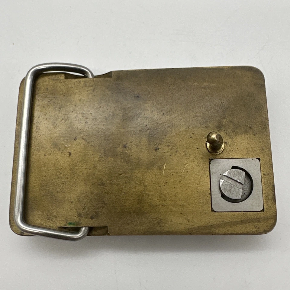 Faca Gerber Touché Buck In Woods Scrimshaw incrustada latão com fivela de inserções de nogueira - Imagem 4 de 4