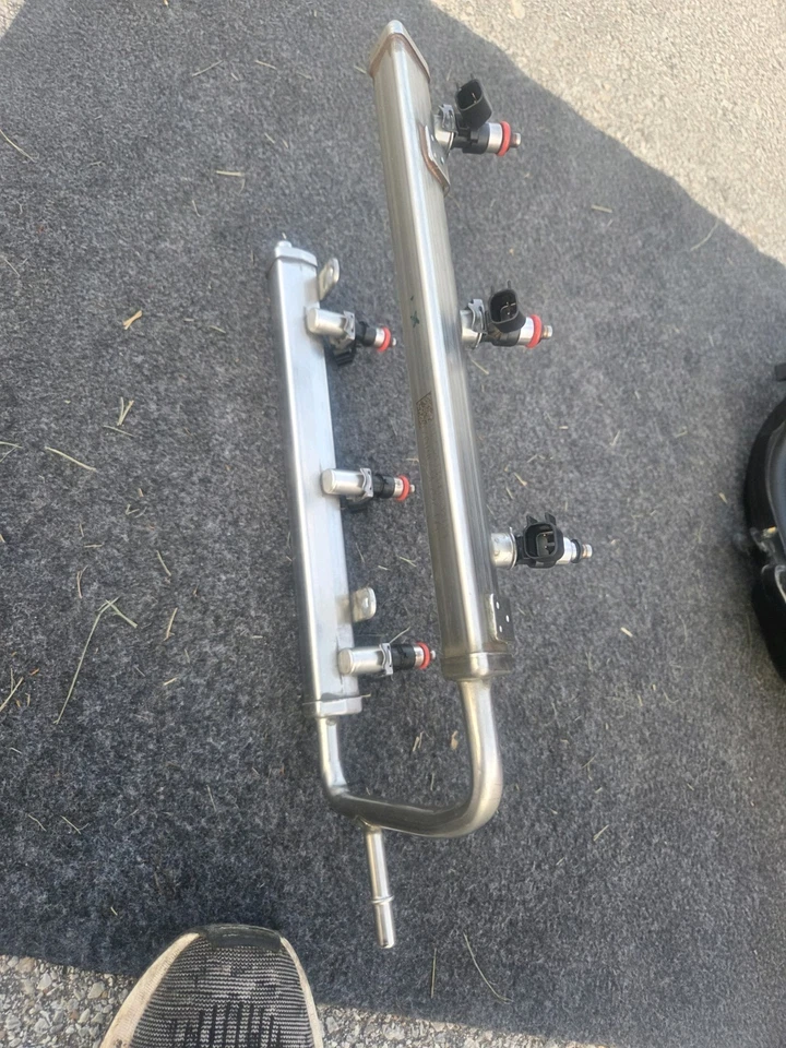 Оригинальная топливная рейка с инжектором Ford Lincoln 3,5 л / 3,7 л 2011-2020 GT4Z9F792A OEM - Изображение 2 из 3