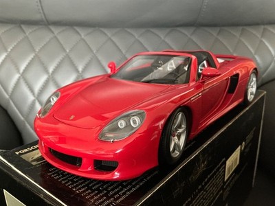 ミニカー MINICHAMPS Porsche Carrera GT 2004 1/18 Minichamps Porsche Carrera GT 2004 Guards Red Black Leather Seats