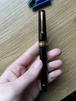 Omas Füllfederhalter Milord schwarz inkl. Omas Lederetui