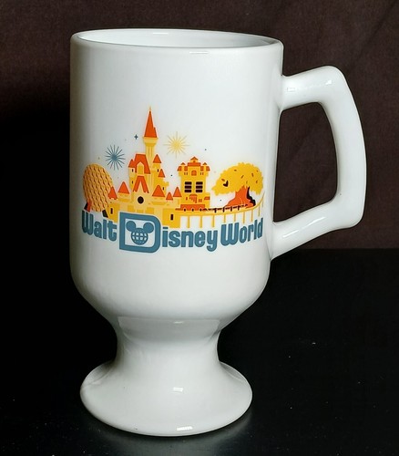 Disney Walt Disney World 4 Parks 2023 White Glass Pedestal 10oz Mug Coffee Tea - Imagen 1 de 6