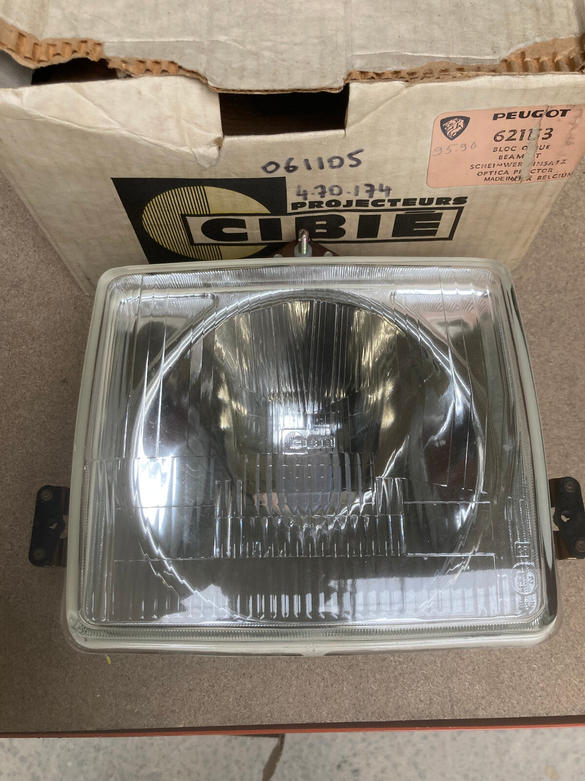 Optique de phare carré Peugeot 104 pour rallye historique et balade