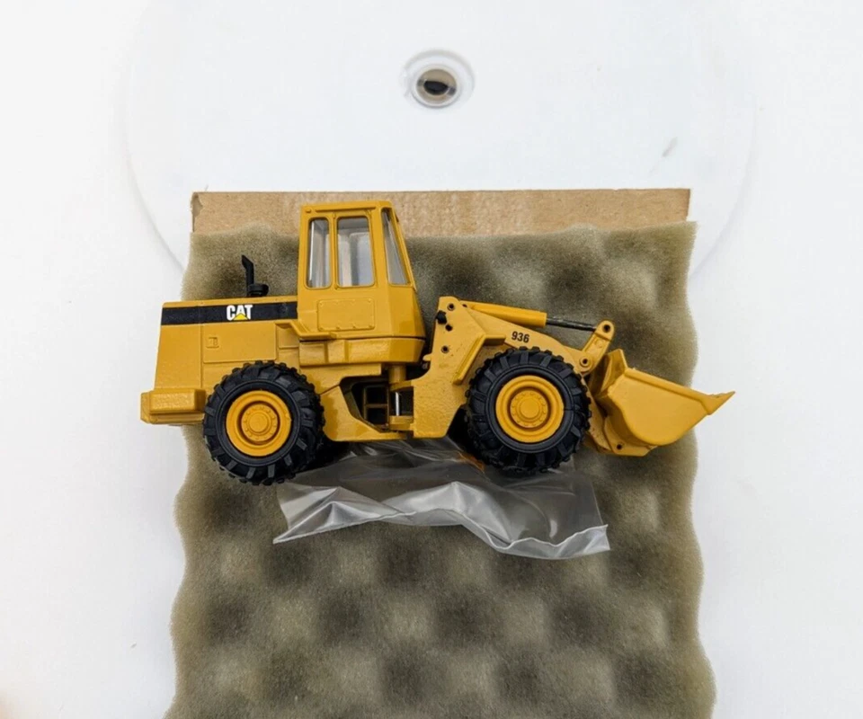 1/50 Conrad Diecast Cat 936 Loader - Image 2 of 4