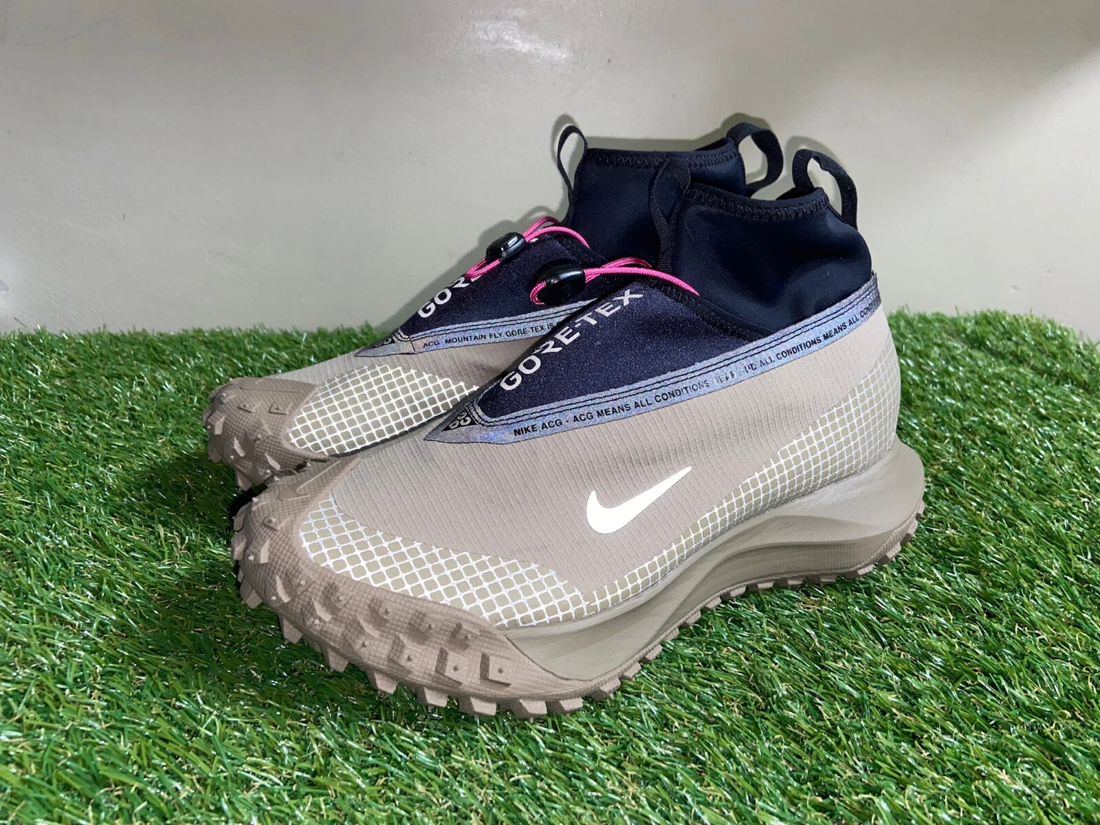 Nike ACG Mountain Fly Gore-Tex 'Khaki' Men's Size 5.5 / Women Size 7 CT2904-200