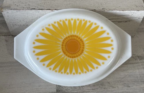Vintage PYREX Daisy/Sunflower Oval 2 1/2 Qt Ovenware Casserole With Lid #045