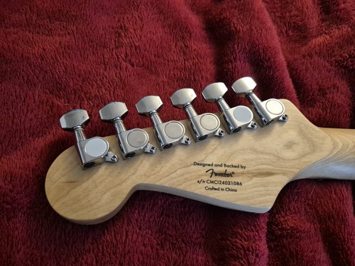 Squier By Fender Strat Stratocaster Electric Guitar Neck 21 Frets Loaded Tuners - Picture 9 of 14