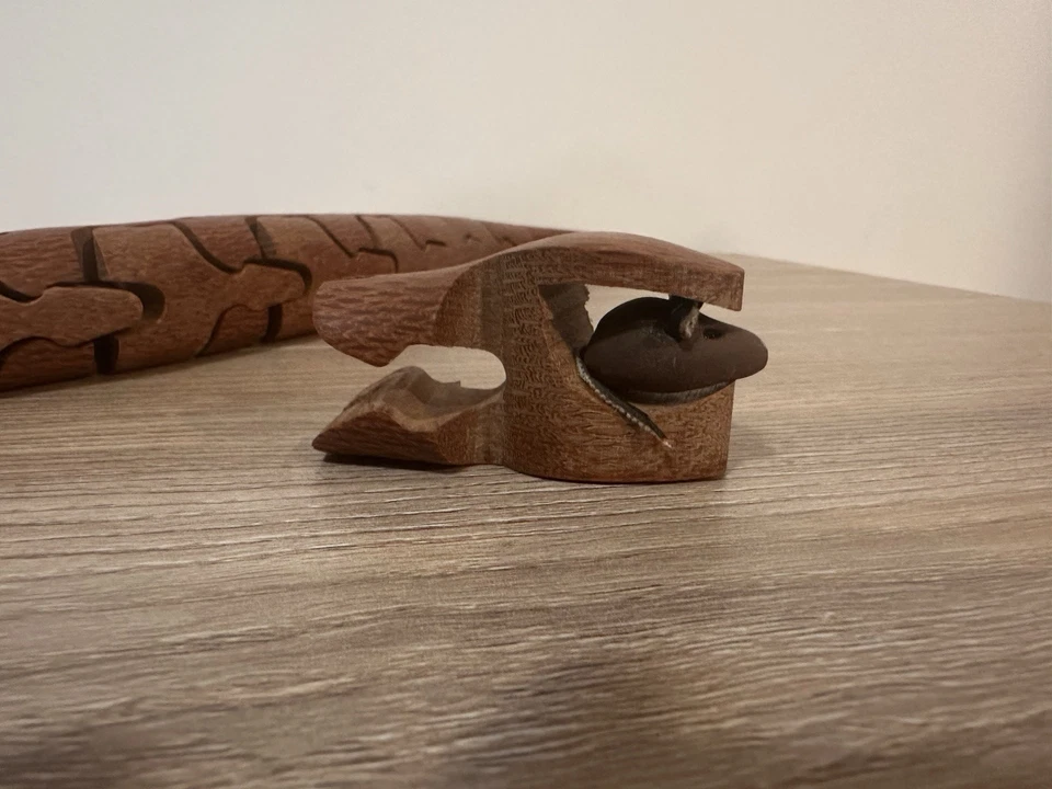 Rompecabezas de serpiente de madera del artista Peter Chapman. Foto 4 de 4
