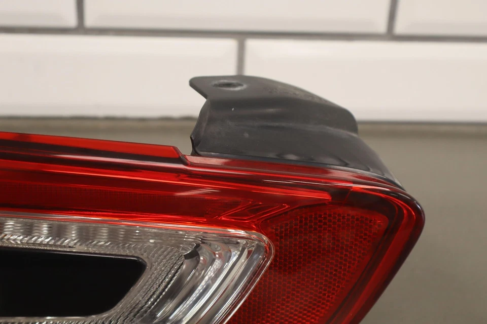 2017-2020 Fiat 124 Spider Passenger Right RH OEM Tail Light NA4L51160 - Image 2 of 4