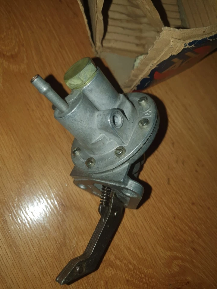 Mechanical fuel pump for SIMCA ARONDE 6072 AC DELCO FRANCE Foto 3 de 4