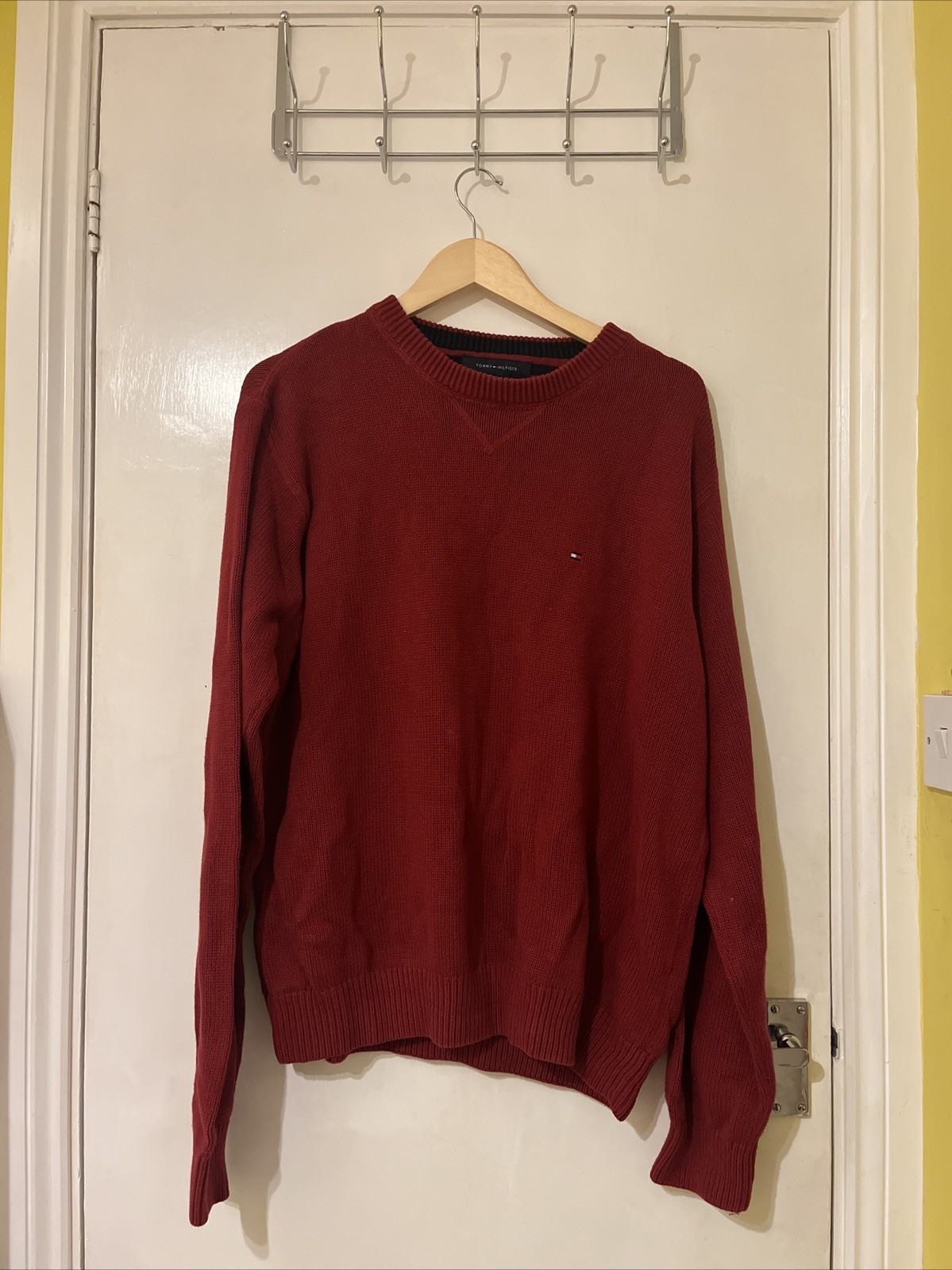 Tommy Hilfiger Red Cotton Crew Neck L Pullover - Versatile & Classic Menswear