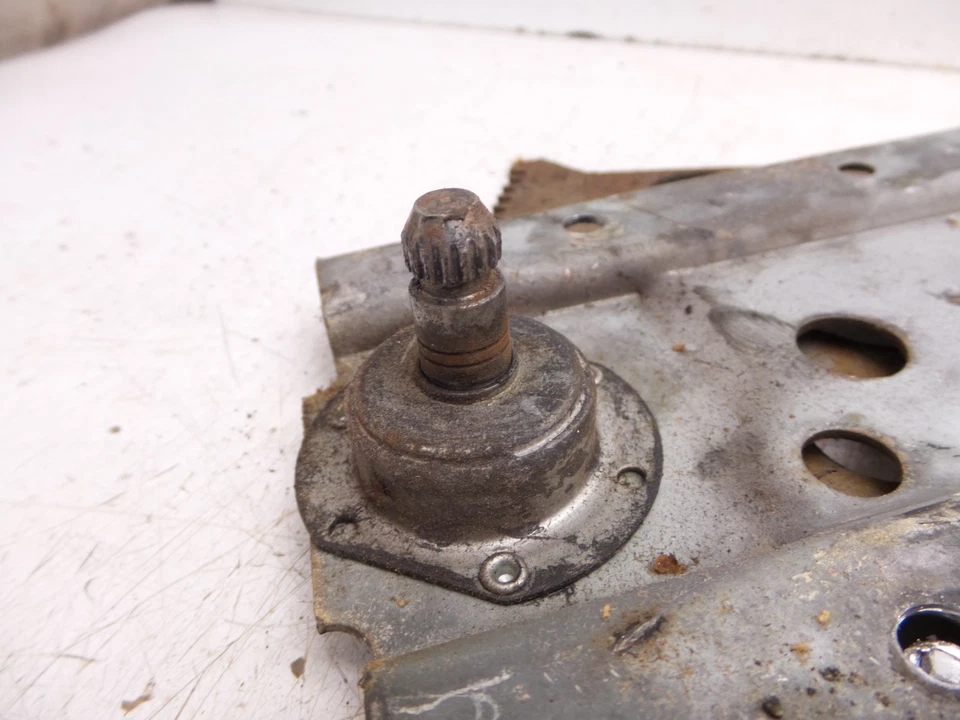 Par de reguladores de ventana manuales Camaro Firebird Trans Am 70-81 remache original GM Foto 3 de 4