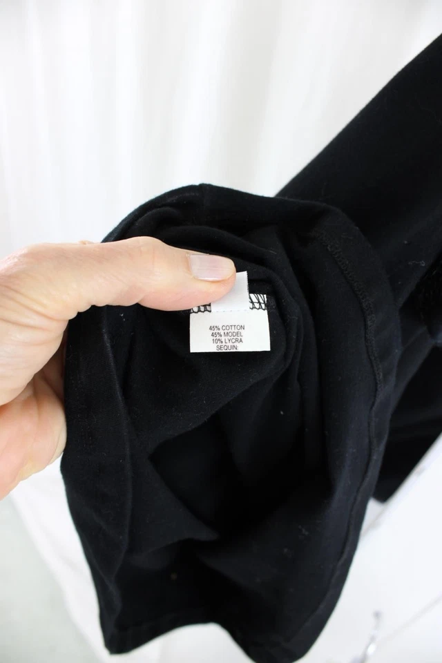 Top de manga corta Leggiadro para mujer negro mezcla de algodón con detalles de lentejuelas talla grande Foto 4 de 4