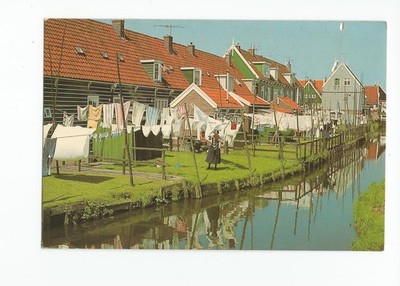 Postcard: Laundry, Marken, Holland - Wooden houses; clothes line; clothesline
