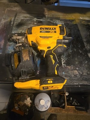 [Open-Box] (DCN45RNB) DeWalt 20V MAX 15° Cordless Coil Roofing Nailer