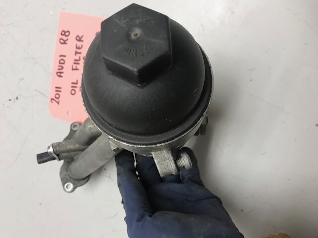 11 AUDI R8 V8 4.2 OEM COMPLETE OIL FILTER HOUSING 079115401S 08-12