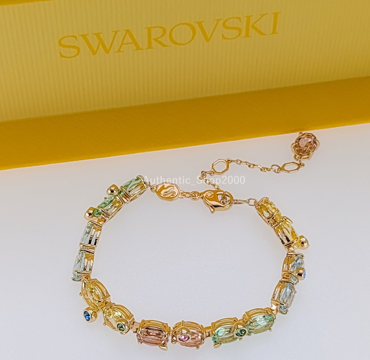 Gema ブレスレット Gema bracelet, Mixed cuts, Green, Gold-tone plated | Swarovski
