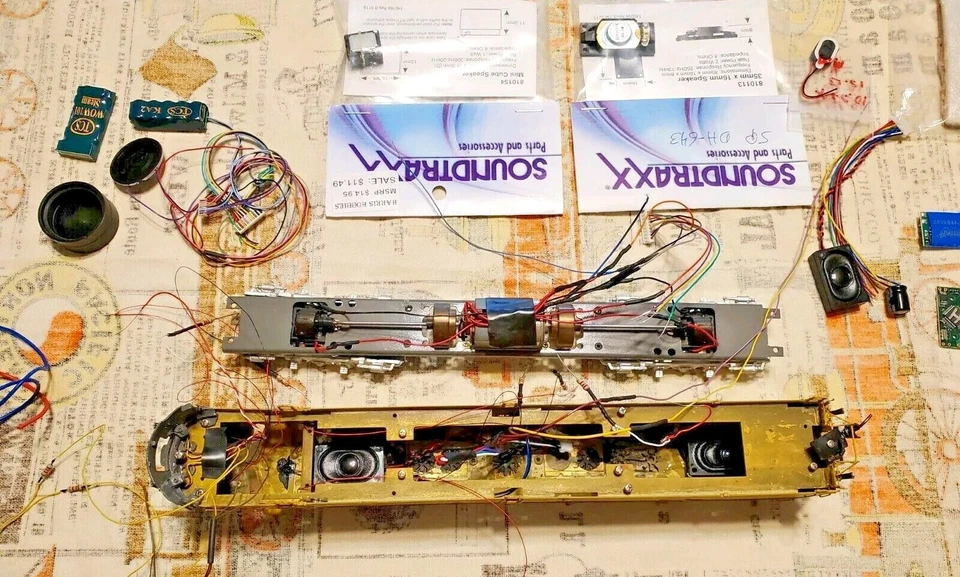 A-1, R.M.T.&.T - Decodificador de sonido DCC instalar paquete dorado $205,00 Foto 3 de 4