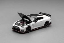 Motorhelix 1:64 Nissan GT-R NISMO (R35) 2022 Brilliant Pearl White