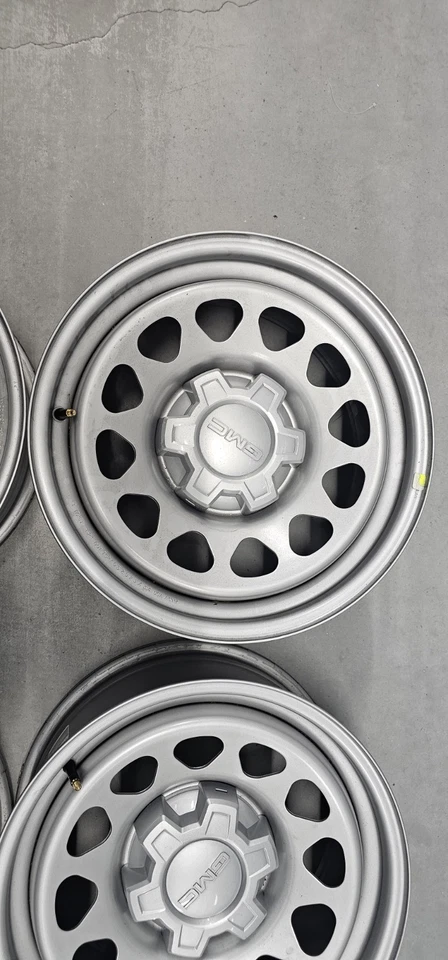 GMC Sierra 2024 17" ruedas acero fábrica GM Yukon también 1998-2024 despegue Foto 4 de 4