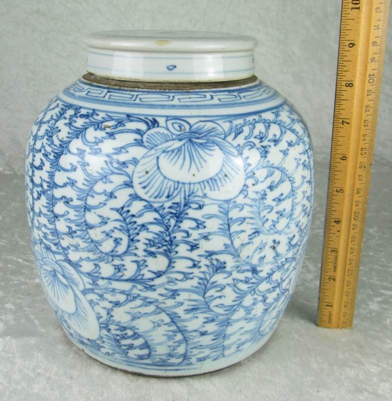 Chinese Blue and White Pottery Covered Ginger Jar Scrolling Lotus Jar 8-3/4 inch