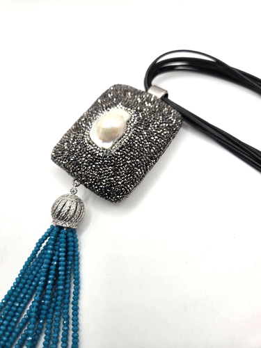 1980s sparkling blue tassel necklace with mother of pearl hangs 34" - Picture 5 of 6