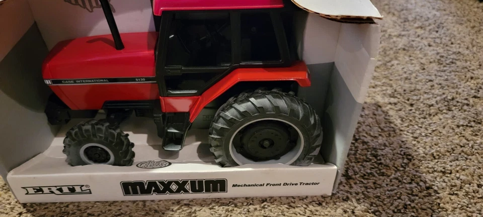 Case International 5130 Maxxum Tractor w Mechanical Front Drive 1/16 Scale Ertl - Image 4 of 4