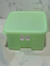 NEW Tupperware FRIDGESMART 5 3/4" GREEN Vegetable PRODUCE KEEPER Container
