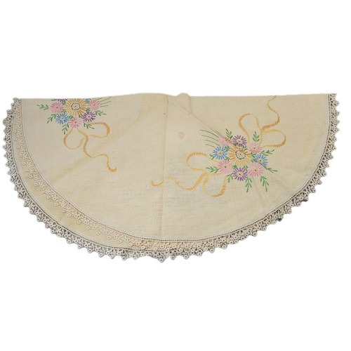 Vintage Embroidered Cross Stitch Flower Bouquet Linen Tablecloth Crocheted Edge - Picture 2 of 6